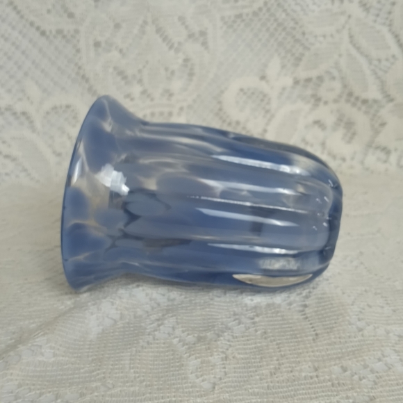 Hand Blown Art Glass Vase Blue Clear Speckled Pontil Scar Signed Ribbed 5" Tall - Picture 5 of 8